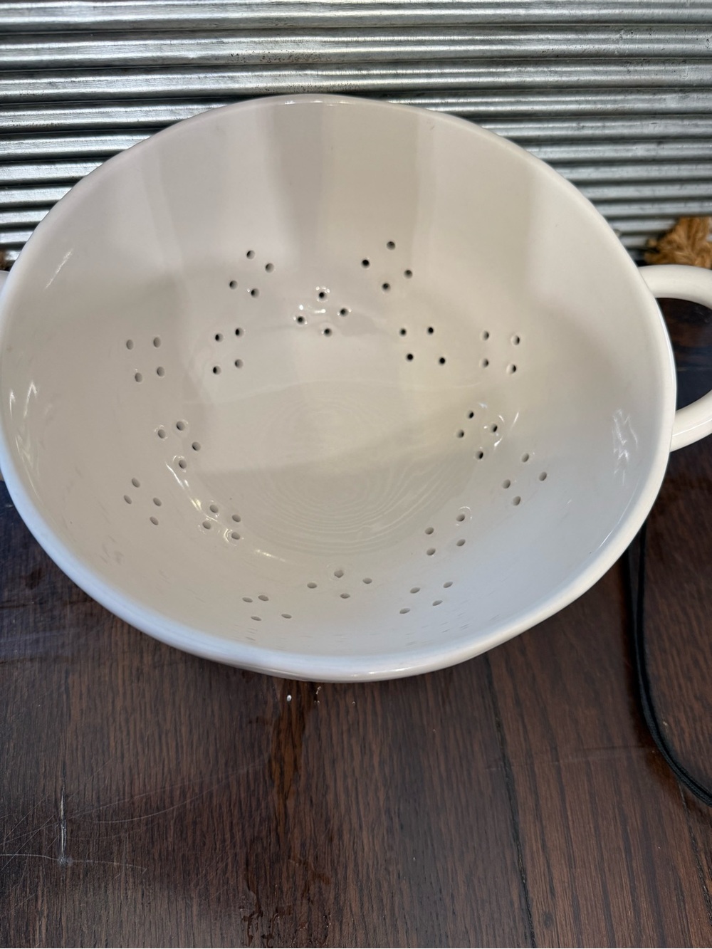 HTF Rae Dunn by Magenta CRUNCH Ceramic Easter Carrot Colander Strainer Bowl 8” - Picture 2 of 6
